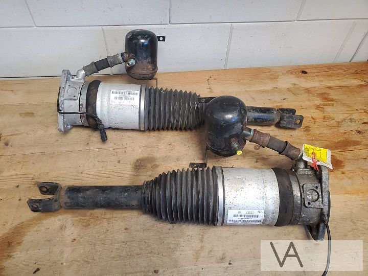 Audi A8 2002 - 2009 veerpoot rechts achter 4e0616002e €75 – Photo 2