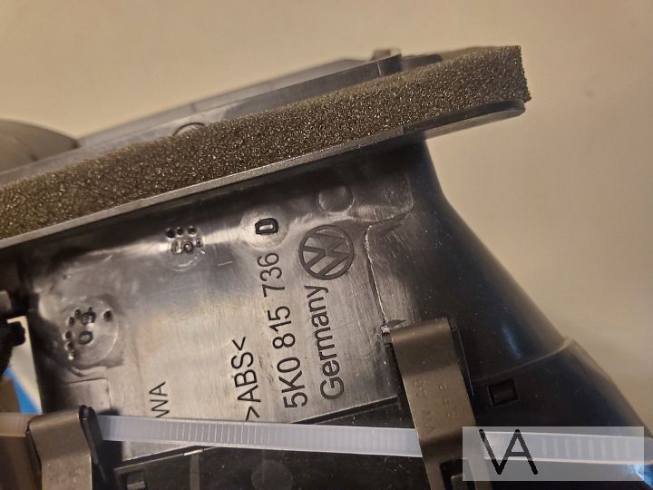 VW Golf 6 2008 - 2012 luchtrooster dashboard middelste 2 €30 – Foto 2