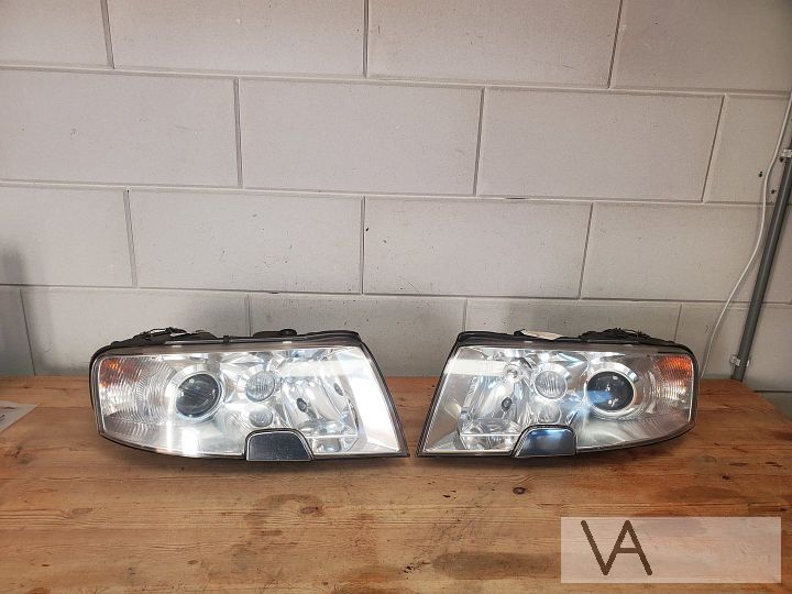Skoda Superb 2000 - 2008 xenon koplamp met module links €150