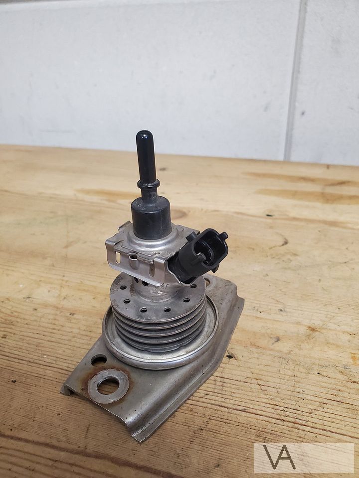 Opel Zafira C 2012 -2019 1.6 diesel adblue injector 55594059