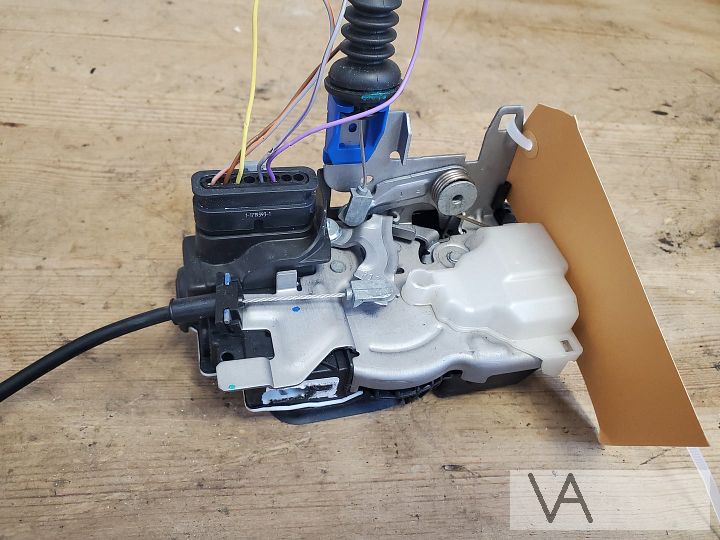 Lynk & co 01 2020 - 2024 deurslot elektrisch rechtsvoor €50 – Foto 3