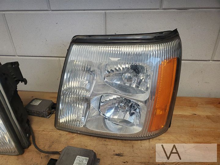 Cadillac Escalade 2002 - 2007 koplamp XENON links €350 – Foto 2