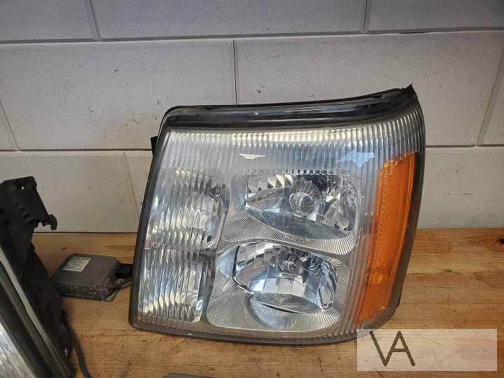 Cadillac Escalade 2002 - 2007 koplamp XENON links €350 – Foto 3