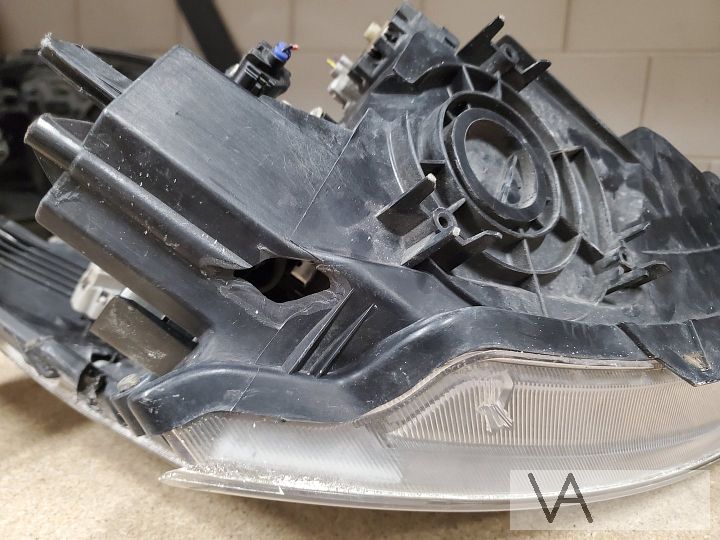 Mitsubishi Grandis 2004 - 2010 koplamp links lichte schade – Foto 5