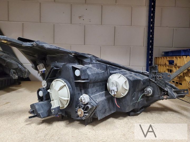 Mitsubishi Grandis 2004 - 2010 koplamp links lichte schade – Foto 4