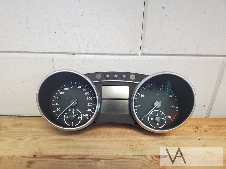 Mercedes ML W164 05 - 12 cockpit teller BENZINE a1645404747