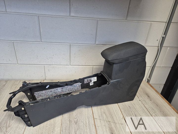 Toyota Auris 2013 - 2019 armsteun armleuning zwart stof €50 – Foto 2