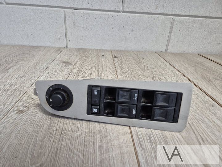 Chrysler 300c 2004 - 2010 raamschakelaar links voor €50