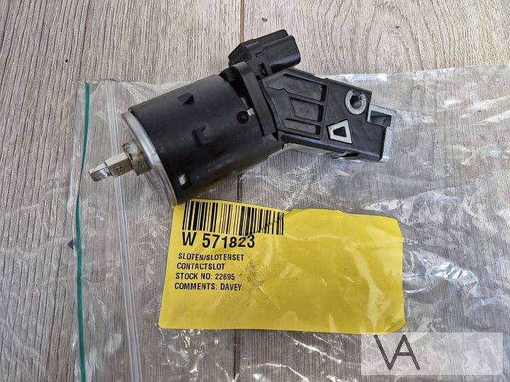 Peugeot 208 2012 - 2019 contactslot met sleutel €30