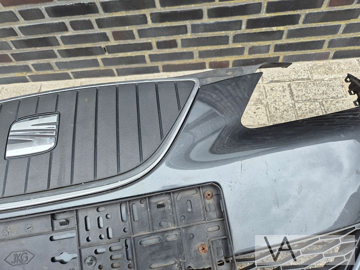 Seat Ibiza 6j 2008 -2013 voorbumper grijs dichte grille €150 – Foto 7