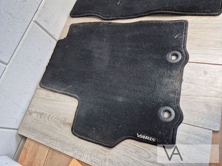 Toyota Yaris 2020 - 2025 mattenset compleet van 4 ORIGINEEL – Foto 2