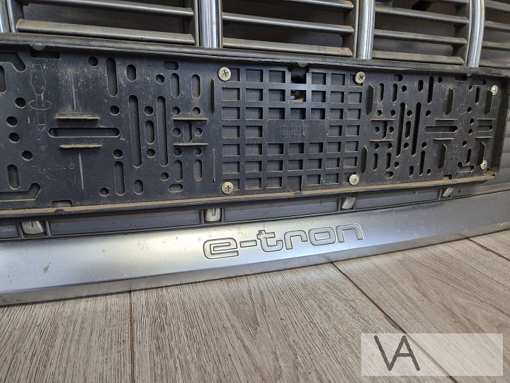 Audi E-tron 2018 - 2023 grille in voorbumper met pdc camera – Foto 6