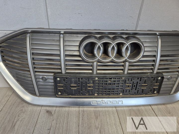 Audi E-tron 2018 - 2023 grille in voorbumper met pdc camera – Foto 3