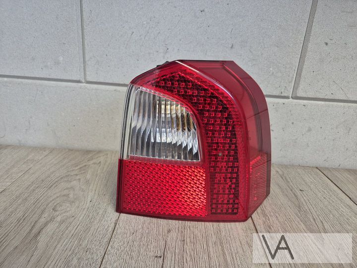 Volvo V70 2007 - 2012 achterlicht rechts onder nokjes af €75