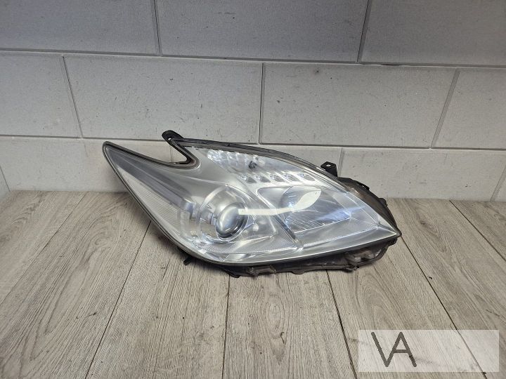 Toyota Prius 2009 - 2012 koplamp rechts onder klein gaatje
