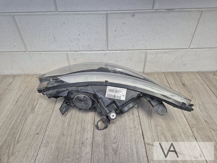 Renault Captur 2012 - 2016 koplamp rechts 260100855r €100 – Foto 3