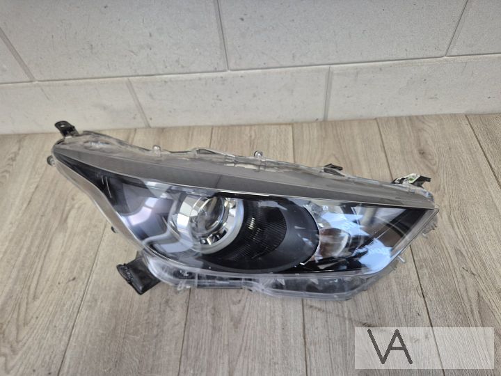 Toyota Yaris 4 koplamp rechts 2020 - 2025 oortjes hersteld  – Foto 3