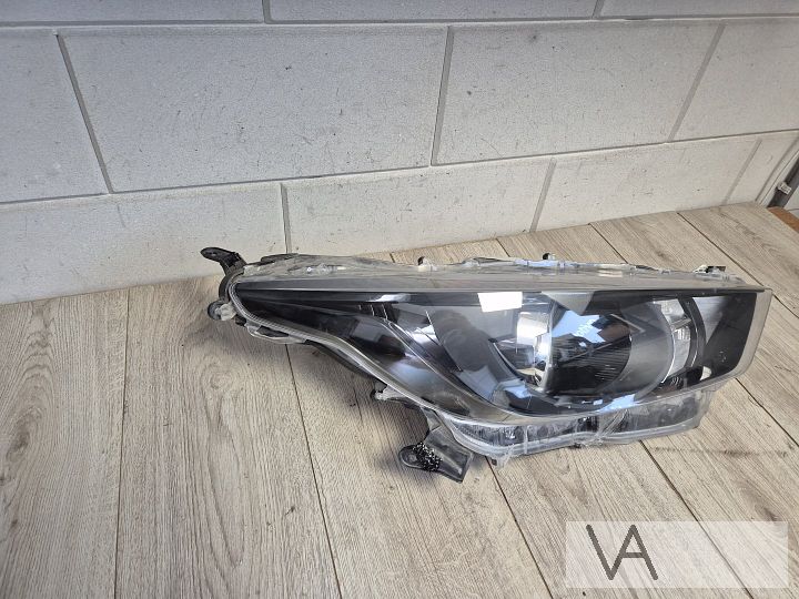 Toyota Yaris 4 koplamp rechts 2020 - 2025 oortjes hersteld  – Foto 2