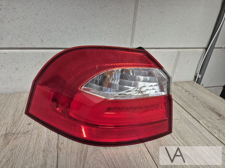 Kia Rio 2011 - 2017 achterlicht links €100 MODEL MET LED