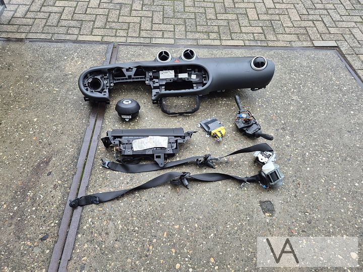 Smart Forfour 2013 - 2020 airbag set met dashboard €300 
