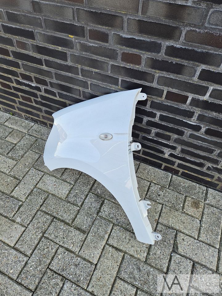 Smart Forfour 2013 - 2022 voorscherm spatbord LINKS wit €100 – Foto 3