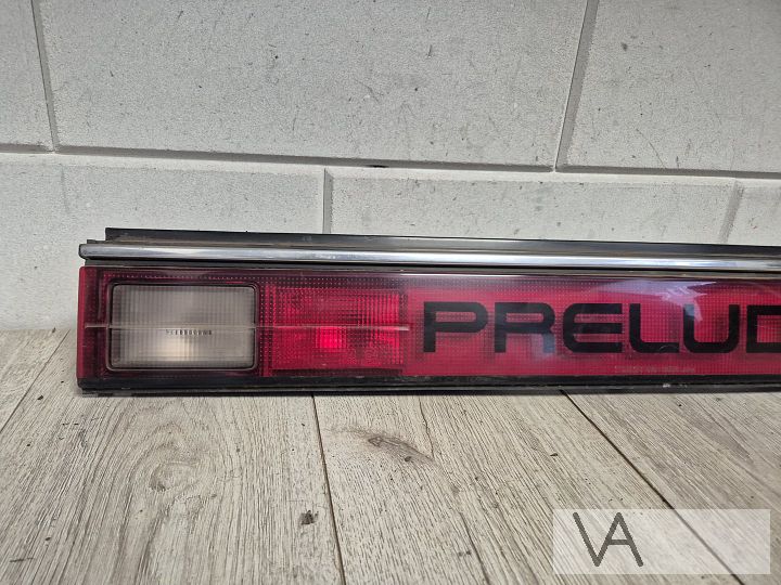 Honda Prelude achterlicht balk middelste deel Bassie&adriaan – Foto 2