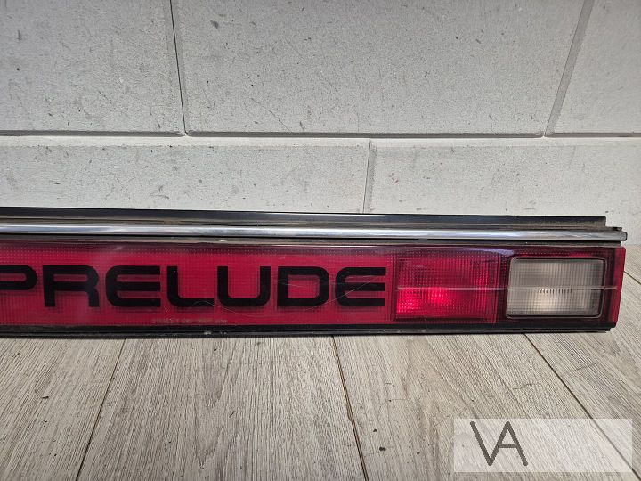 Honda Prelude achterlicht balk middelste deel Bassie&adriaan – Foto 3
