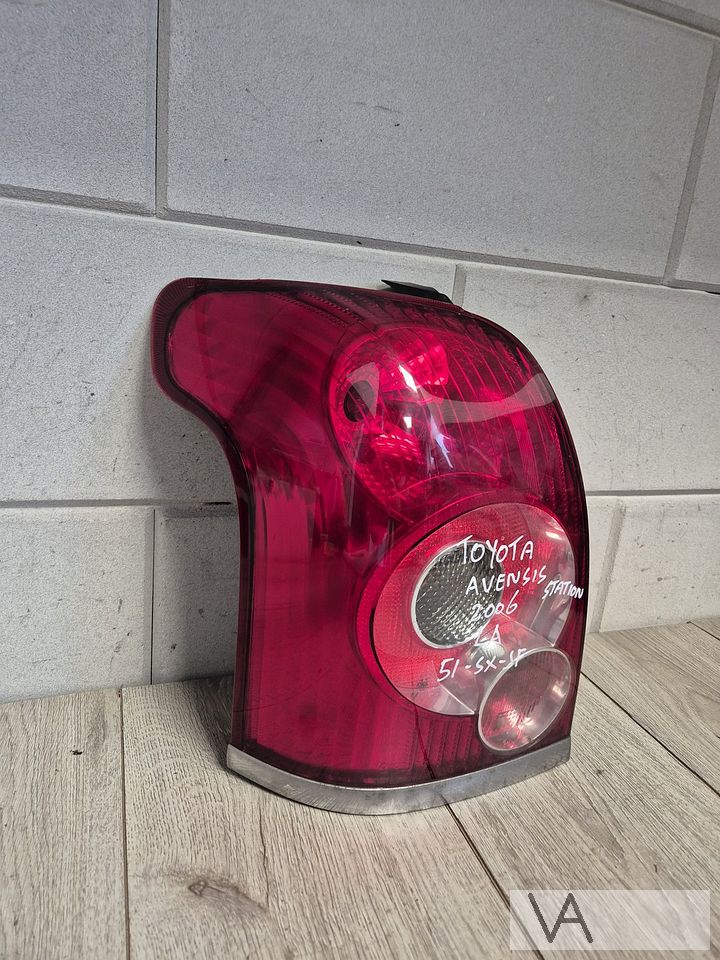 Toyota Avensis station 2003 - 2009 achterlicht links €100 – Foto 2