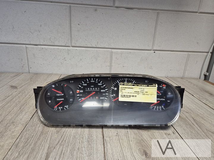 Porsche 928 1977 - 1995 cockpit tellerklok 92864110130 €250