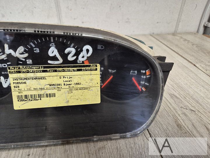 Porsche 928 1977 - 1995 tellerklok cockpit 92864110331 €500 – Foto 4