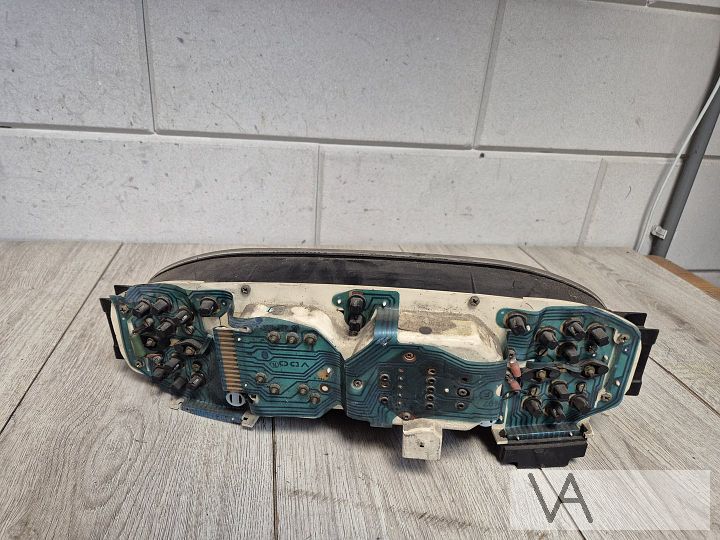 Porsche 928 1977 - 1995 tellerklok cockpit 92864110331 €500 – Foto 5
