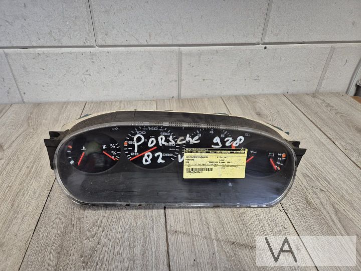 Porsche 928 1977 - 1995 tellerklok cockpit 92864110331 €500