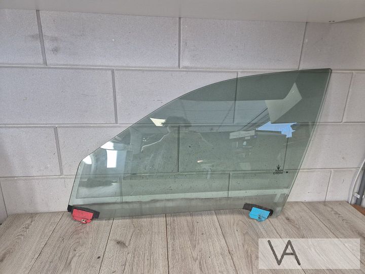 Maserati Quattroporte 2004 - 2012 ruit raam links voor €200