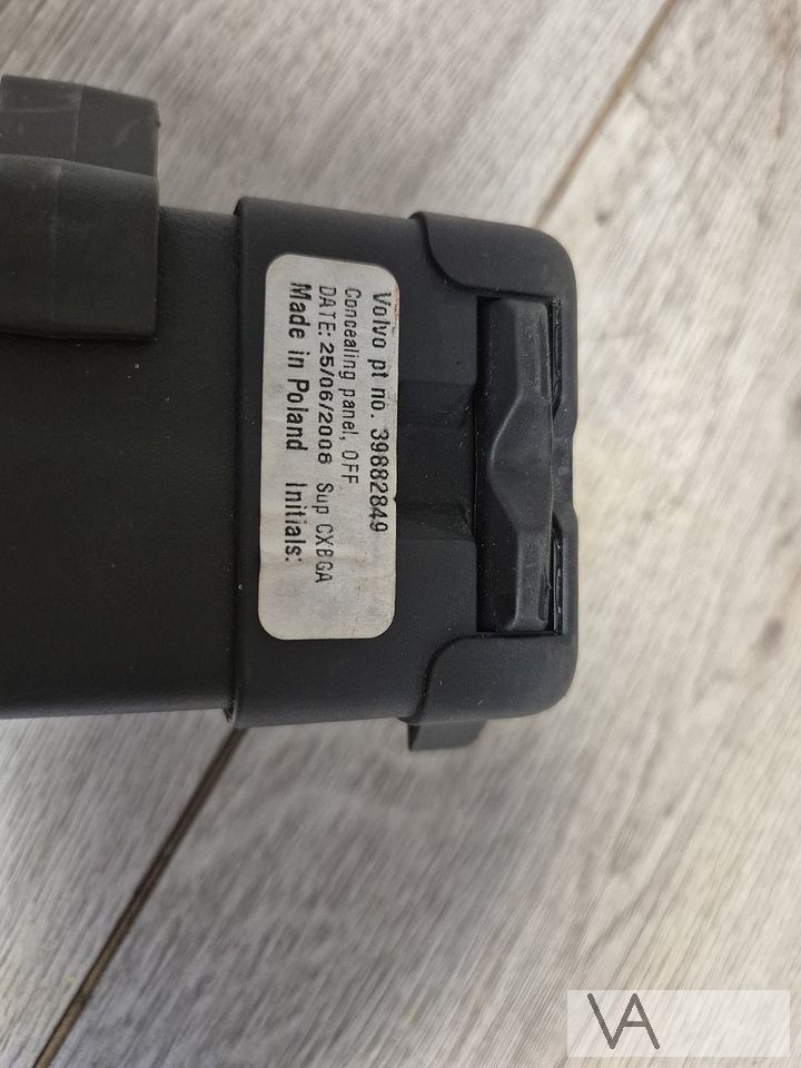 Volvo V70 2007 - 2016 rolhoes rollo hoedenplank zwart €100 – Foto 5