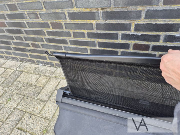Audi a4 station rolhoes rollo met hondenrek 2001 - 2008 €40 – Foto 2