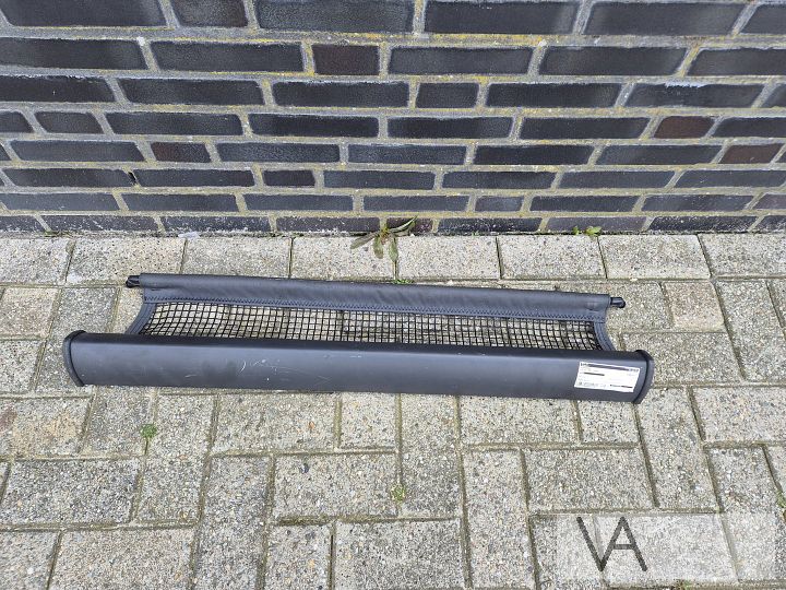 Volvo V50 2004 - 2012 hondenrek scheidingsnet rolhoes €40