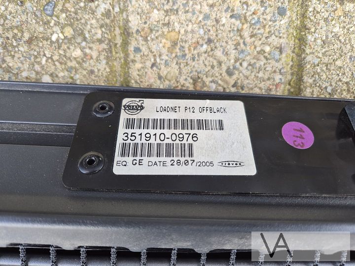 Volvo V50 2004 - 2012 hondenrek scheidingsnet rolhoes €40 – Foto 3