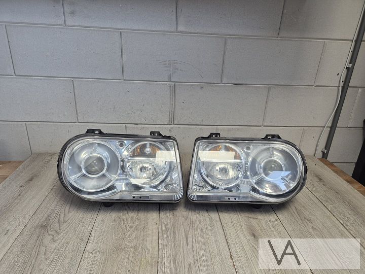 Koplamp xenon links Chrysler 300c 2005 - 2010 origineel €300