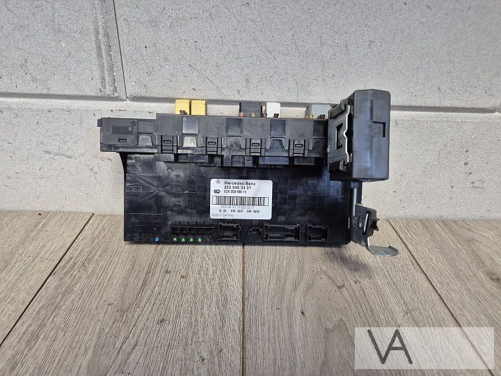 Zekeringkast achter Mercedes C klasse W203 / CLK W209 €40