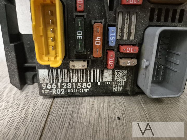 Zekeringkast BSM onder motorkap Peugeot 407 9661281580 €100 – Foto 4