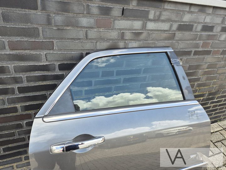 Deur portier rechts achter voor Chrysler 300c grijs €100 – Foto 2