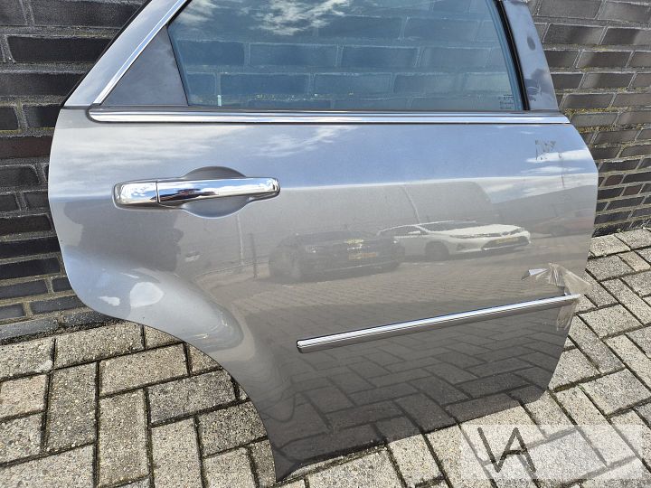 Deur portier rechts achter voor Chrysler 300c grijs €100 – Foto 3