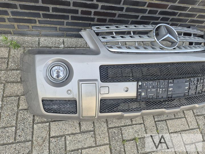 Voorbumper van Mercedes ML W164 AMG 2005 - 2009 origineel – Foto 3