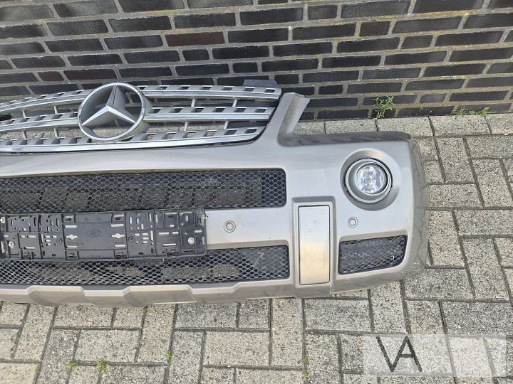 Voorbumper van Mercedes ML W164 AMG 2005 - 2009 origineel – Foto 6