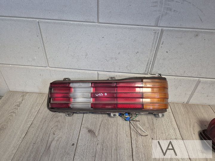 Achterlicht rechts Mercedes W123 1976 - 1985 met lamphouder