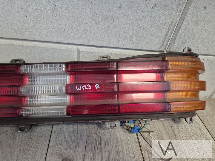 Achterlicht rechts Mercedes W123 1976 - 1985 met lamphouder – Foto 3