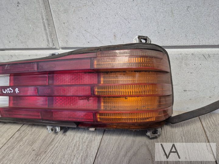 Achterlicht rechts Mercedes W123 1976 - 1985 met lamphouder – Foto 2