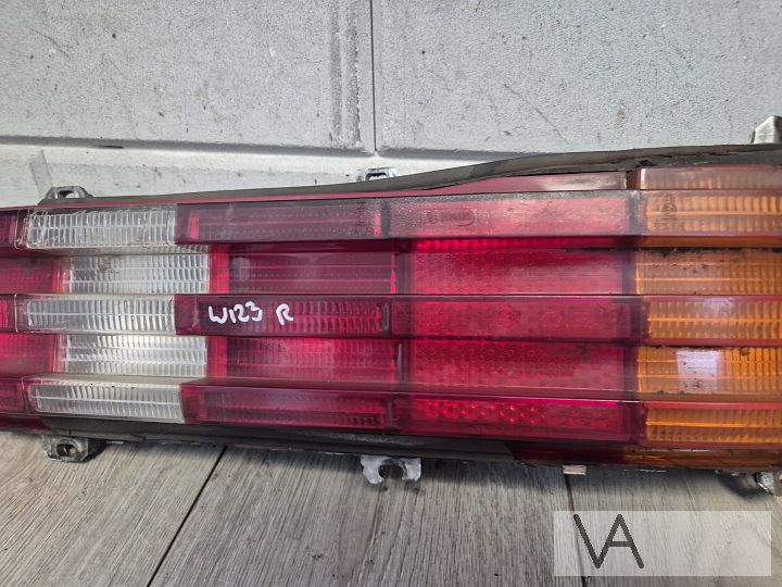 Achterlicht rechts Mercedes W123 1976 - 1985 met lamphouder – Foto 3