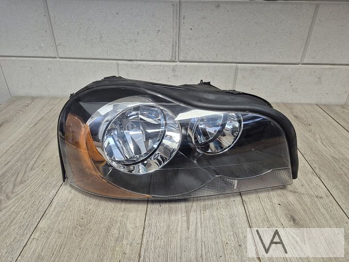Koplamp rechts voor Volvo XC90 2002 tot 2007 halogeen €100