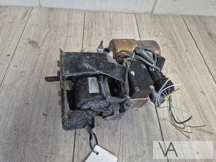 Abs pomp rembooster van Toyota Prius sedan 2000 - 2004 €150 – Foto 2